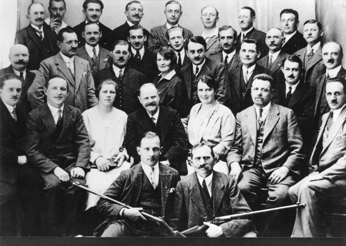 Gruppenbild des Schützenvereins der Stadt Zwettl 1927